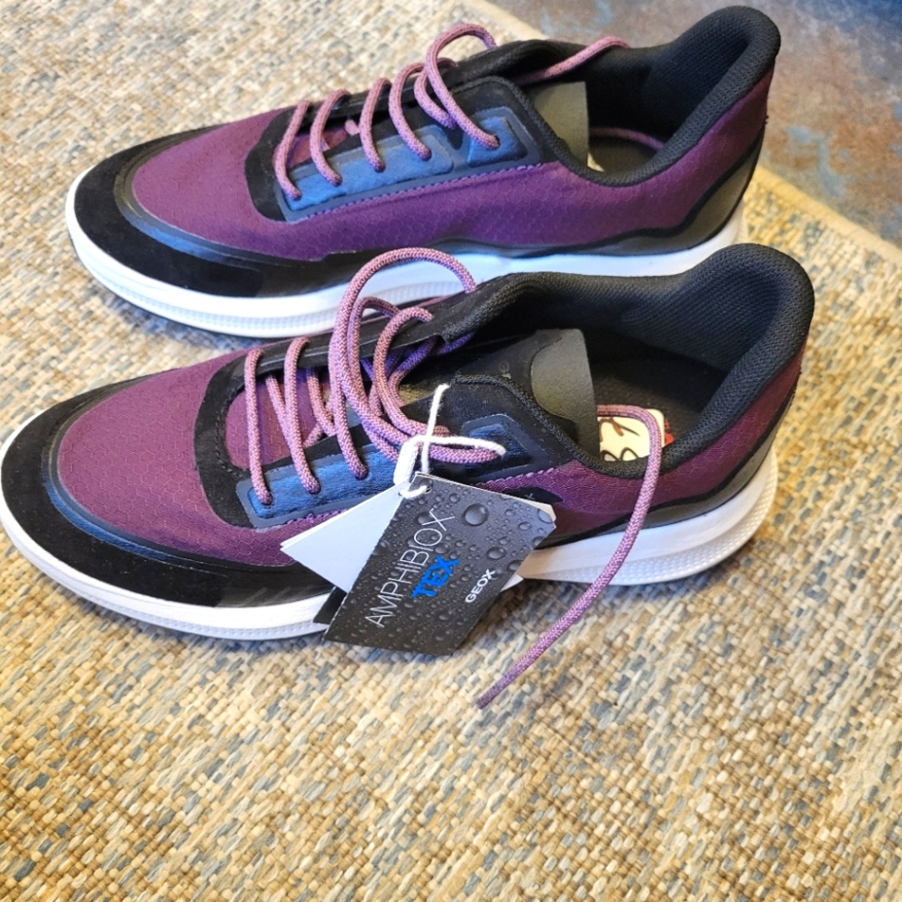 Geox sneakers NWT